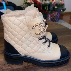 Channel black 20a beige Quilted cc chain combat